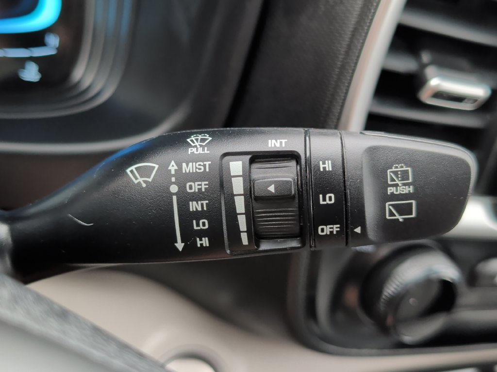 Used 2025 Hyundai Venue SEL FWD image 45