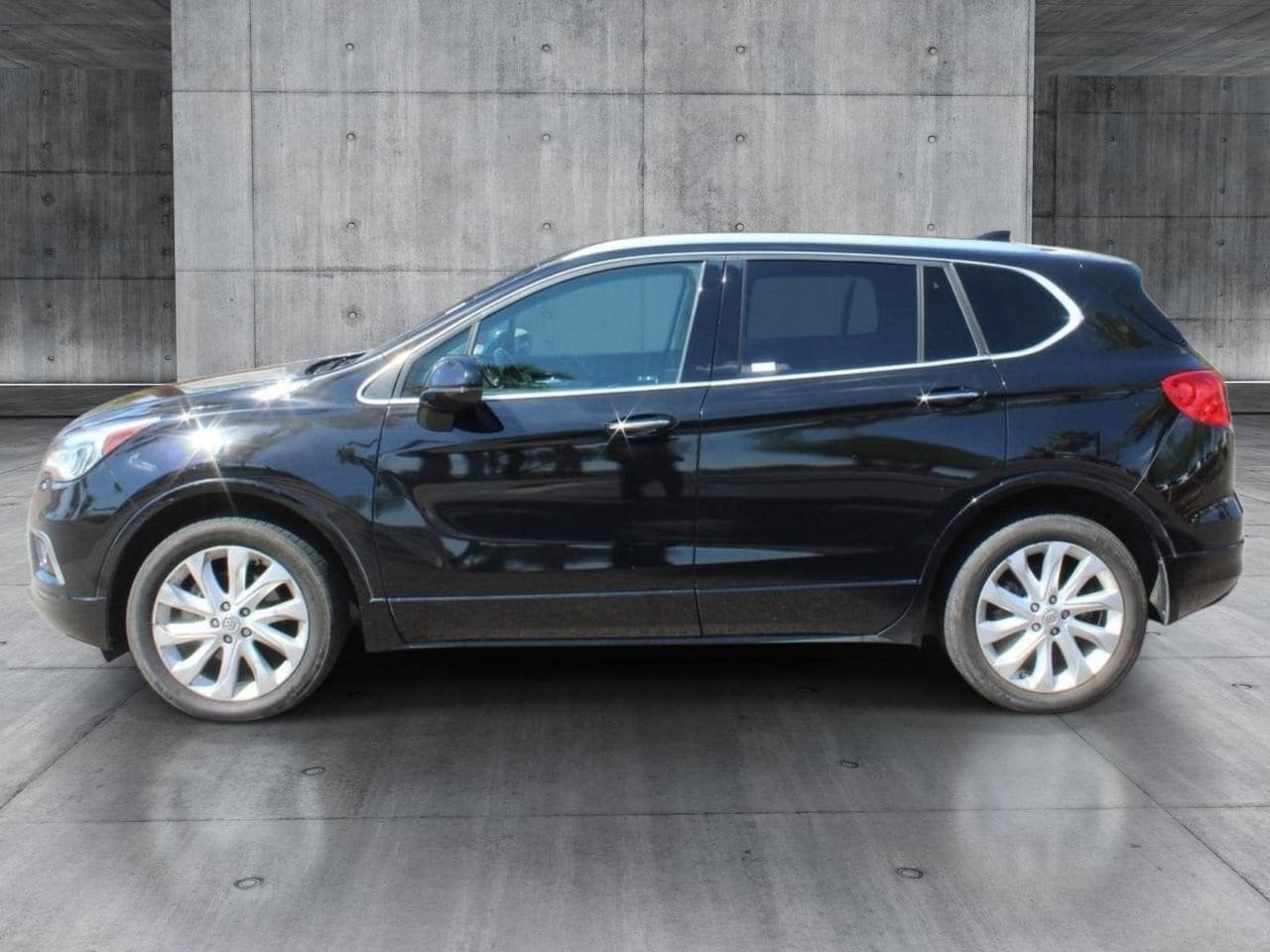 Used 2018 Buick Envision Premium AWD/4WD image 2