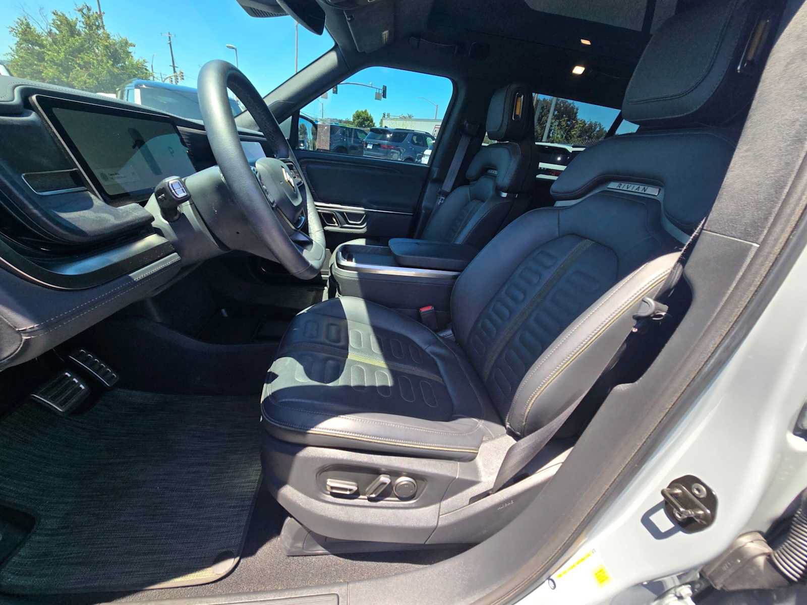 Used 2023 Rivian R1S Launch Edition AWD/4WD image 26