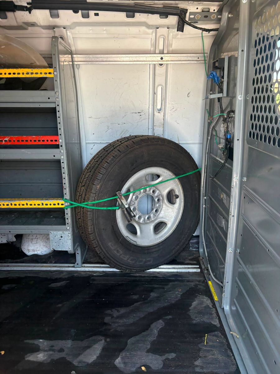 Used 2012 Chevrolet Express 2500 Extended RWD image 9