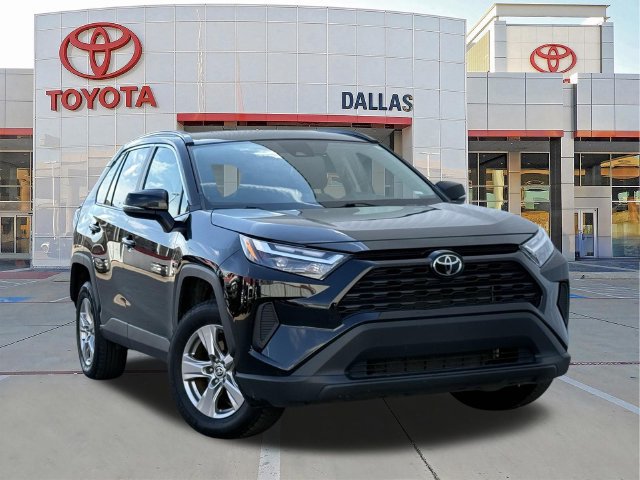 Used 2025 Toyota RAV4 XLE FWD image 1