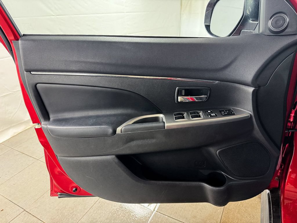 Used 2018 Mitsubishi Outlander Sport SE AWD/4WD image 14