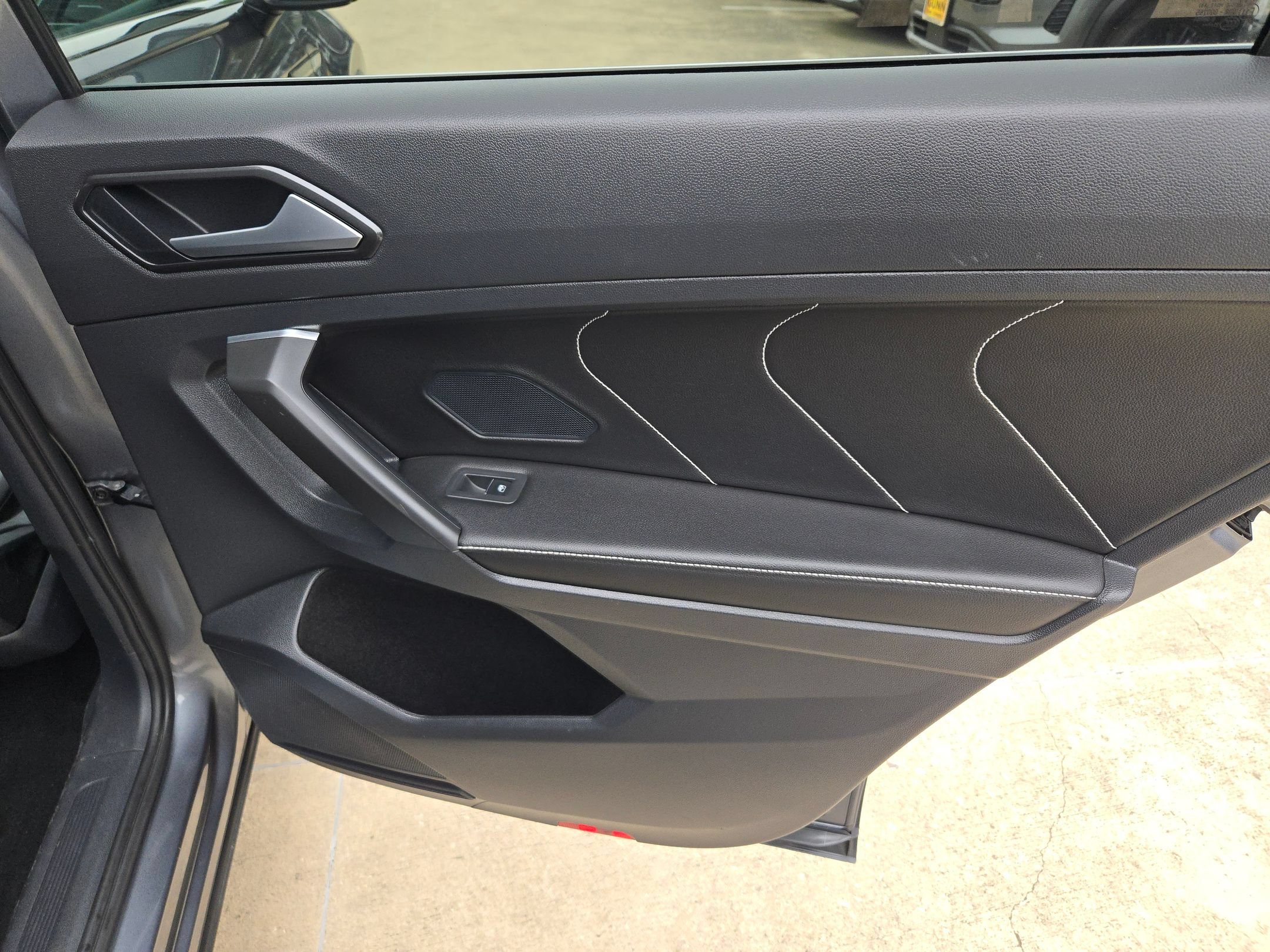 Used 2022 Volkswagen Tiguan SE FWD image 28