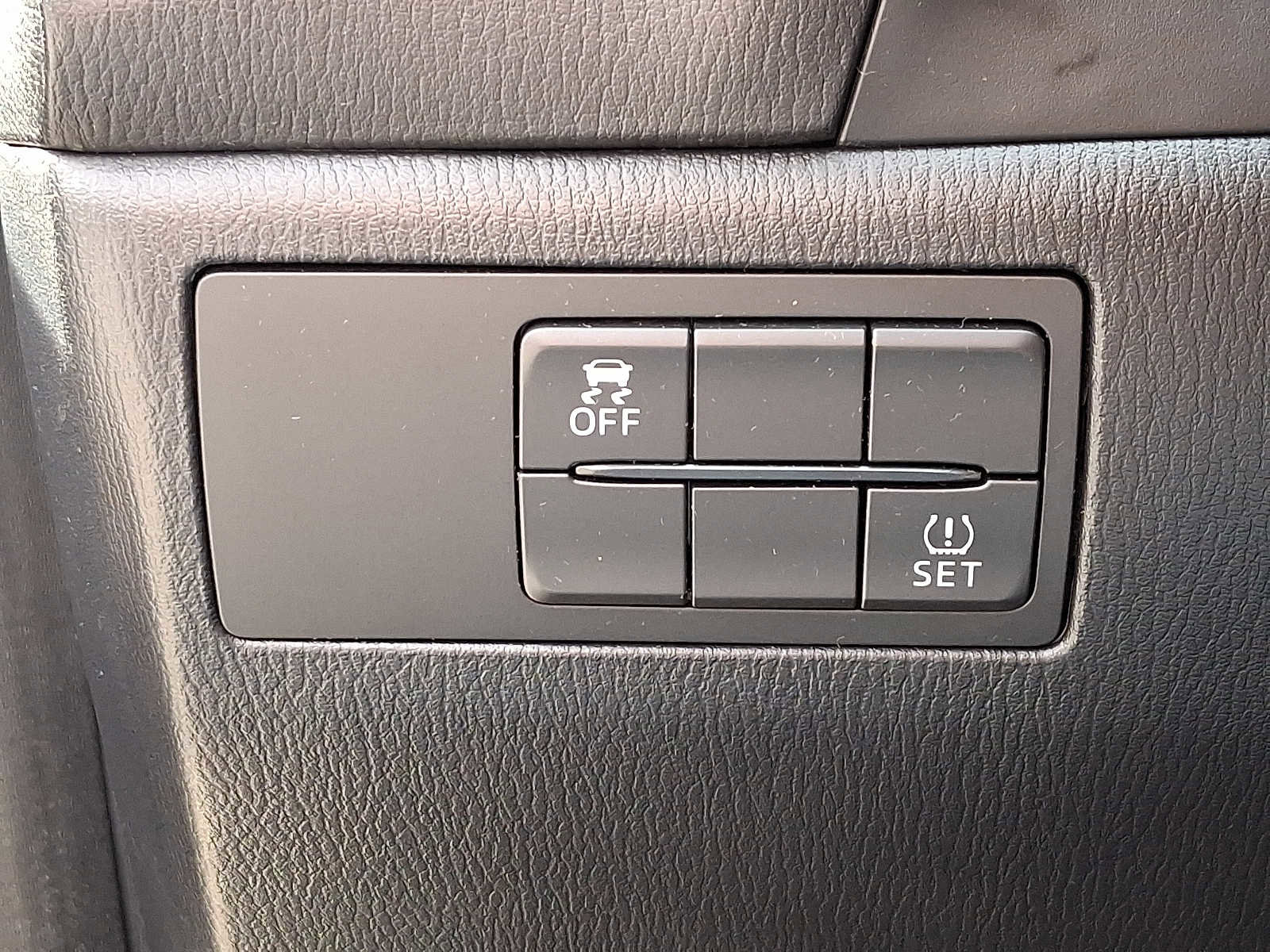 Used 2018 MAZDA MAZDA3 Grand Touring image 24