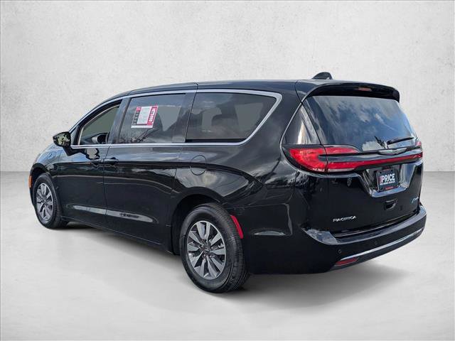 Used 2024 Chrysler Pacifica Select image 8