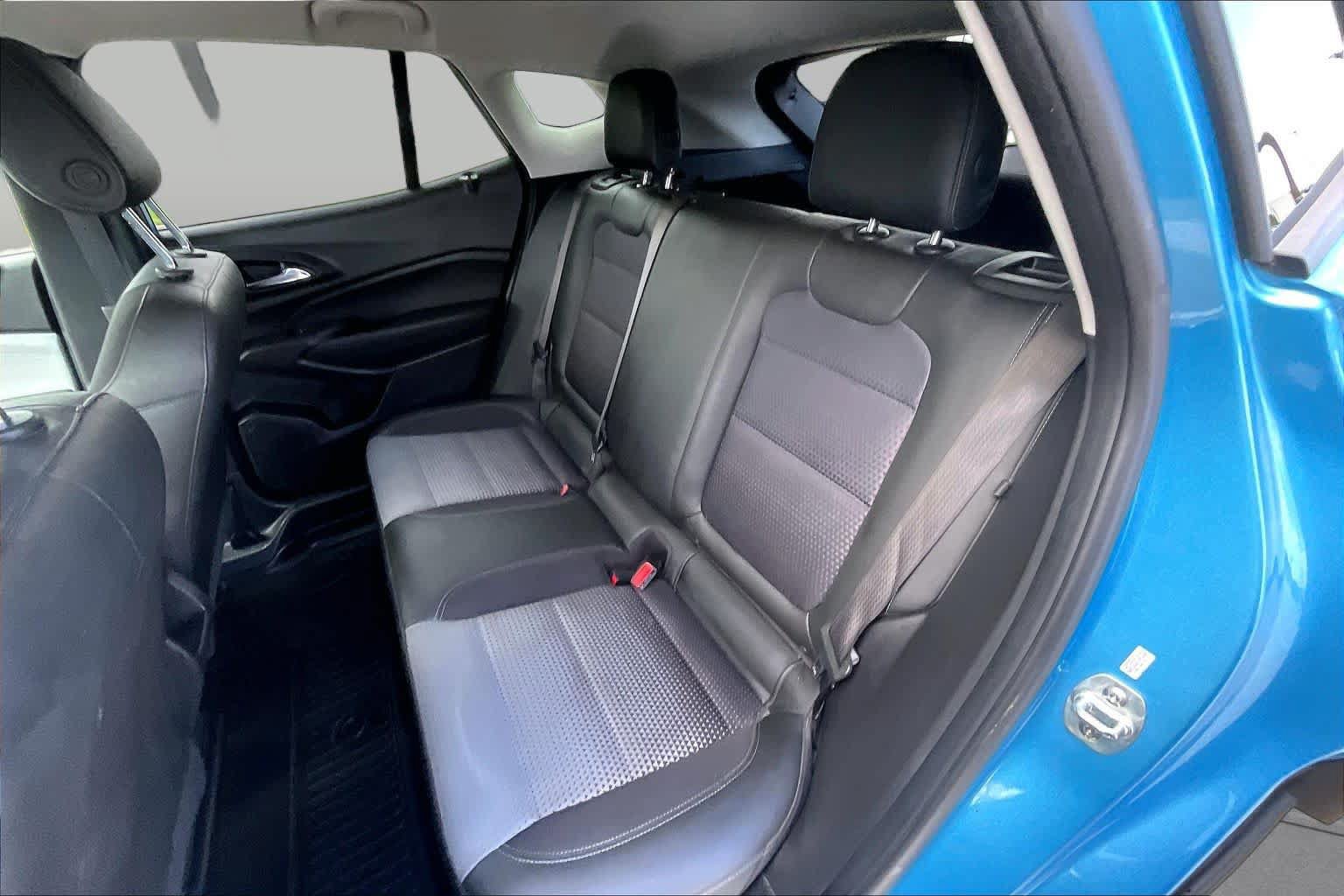 Used 2025 Chevrolet Trax LT w/ Driver Confidence Package FWD image 20
