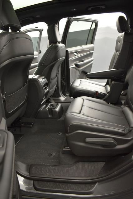 New 2025 Jeep Grand Cherokee L Limited w/ Luxury Tech Group II image 10