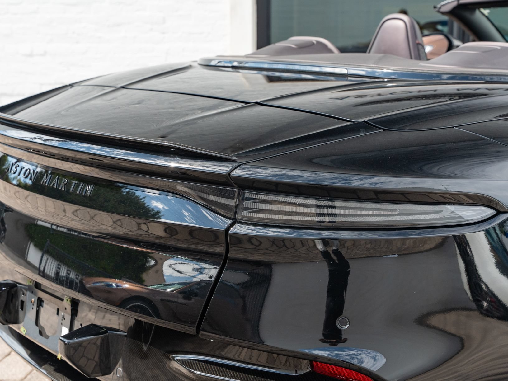 Used 2023 Aston Martin DBS Superleggera Volante RWD image 8