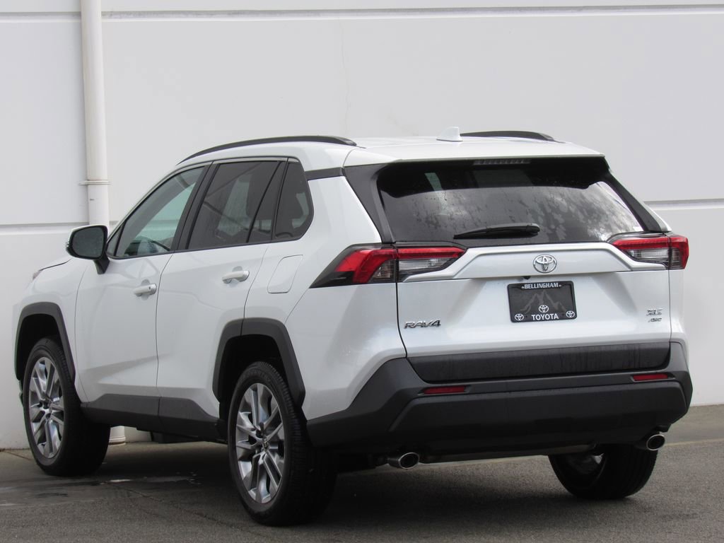 Used 2025 Toyota RAV4 XLE Premium w/ Weather Package AWD/4WD image 5