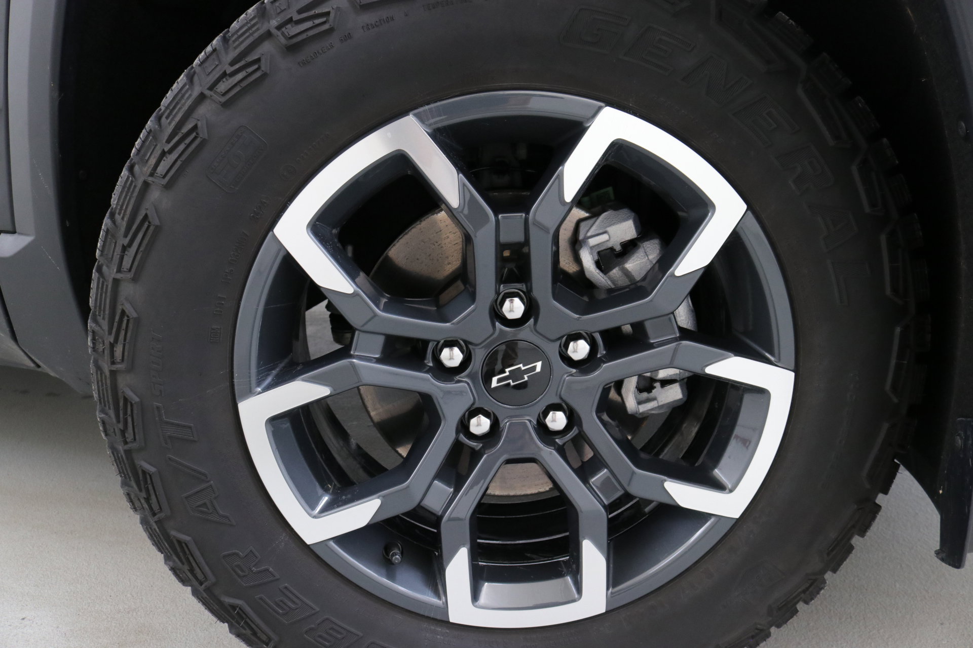 Used 2025 Chevrolet Equinox ACTIV w/ Safety and Technology Package image 32