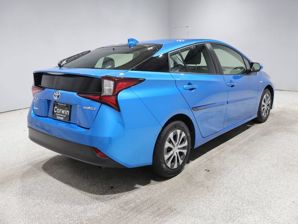 Used 2022 Toyota Prius LE AWD/4WD video 2