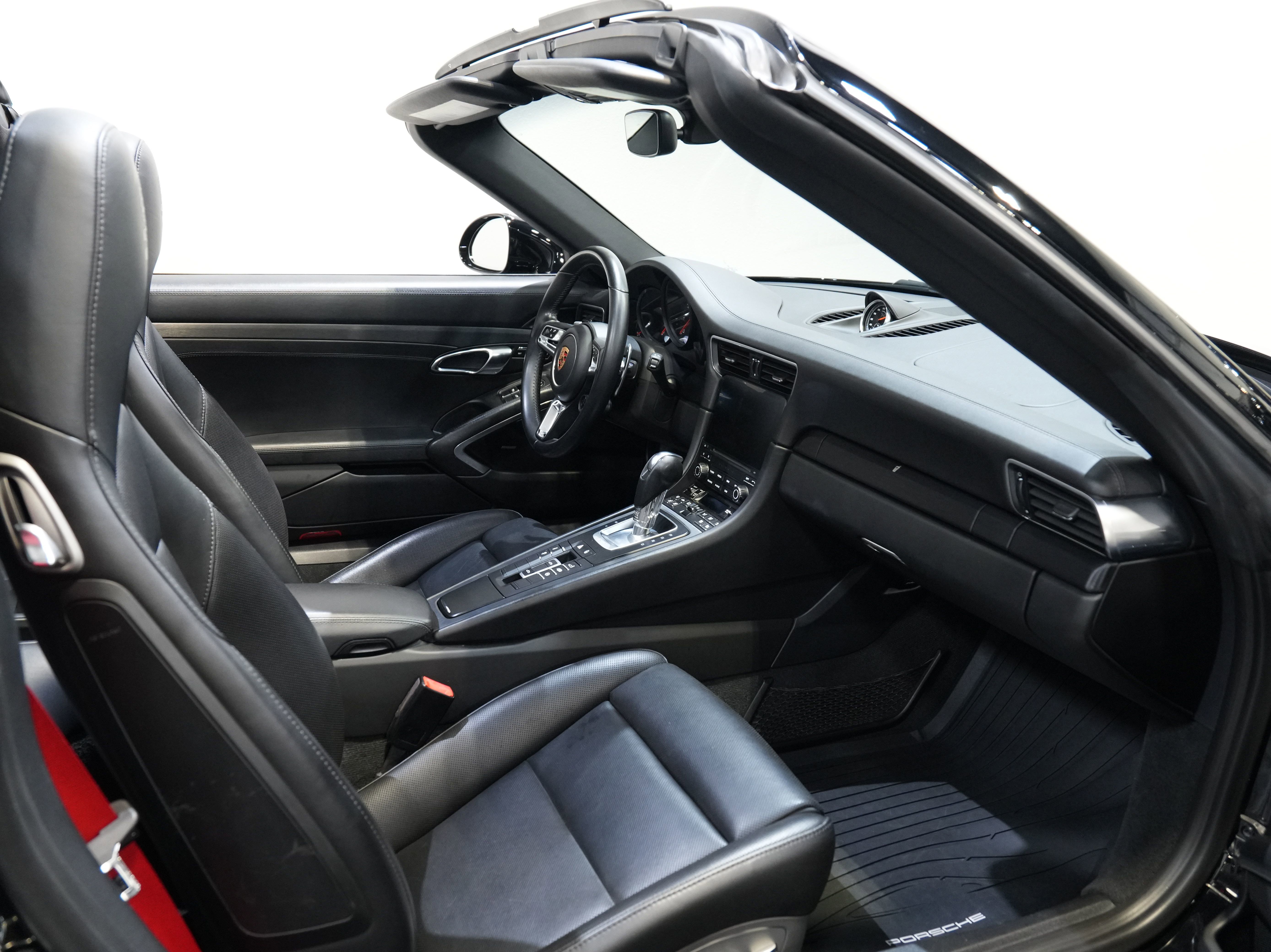 Used 2017 Porsche 911 Targa 4 GTS AWD/4WD image 32