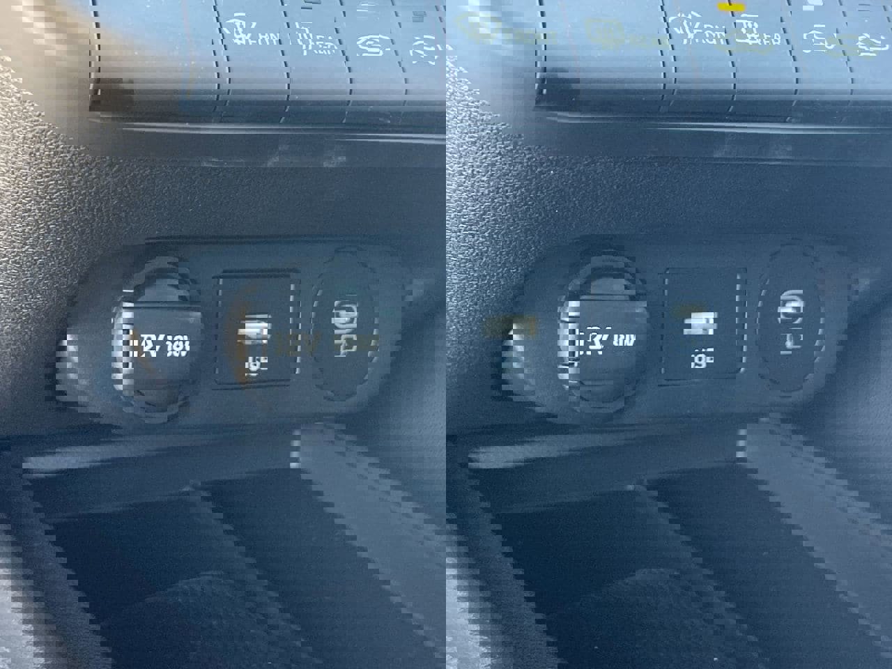 Certified 2025 Hyundai Elantra Sport image 27