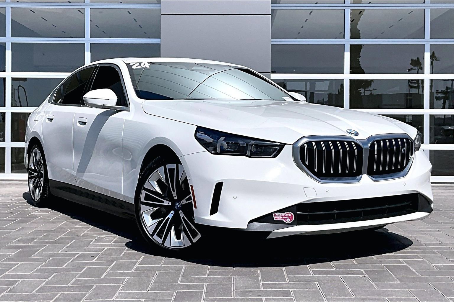 Used 2024 BMW i5 eDrive40i w/ M Sport Package image 3