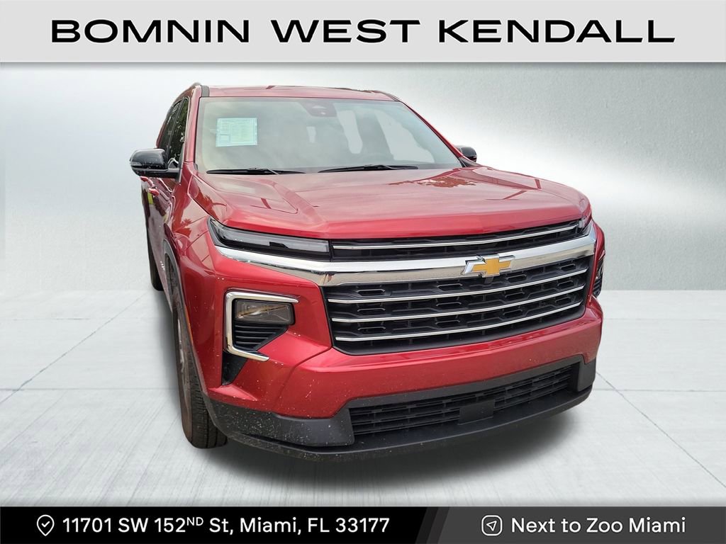 Used 2025 Chevrolet Traverse LT image 1