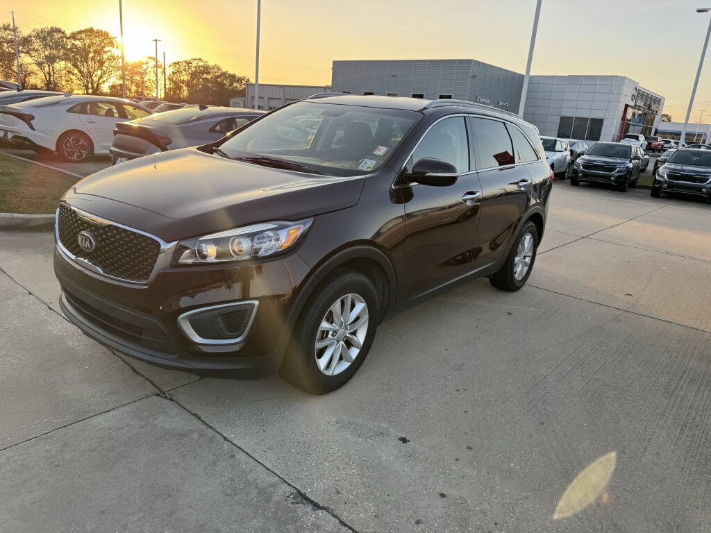 Used 2016 Kia Sorento LX w/ LX Convenience Package image 2