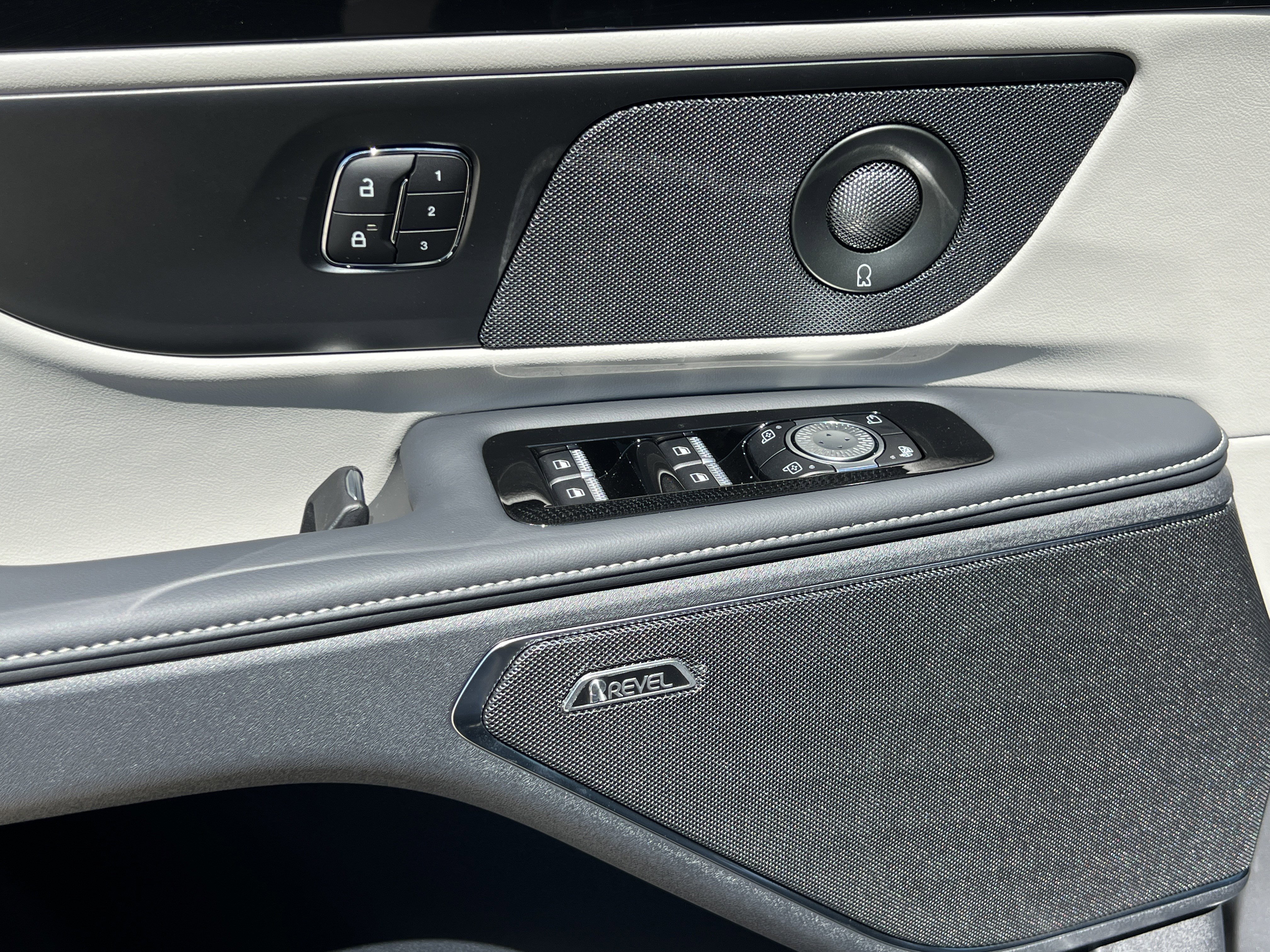 New 2025 Lincoln Nautilus Premier w/ Equipment Group 102A image 29