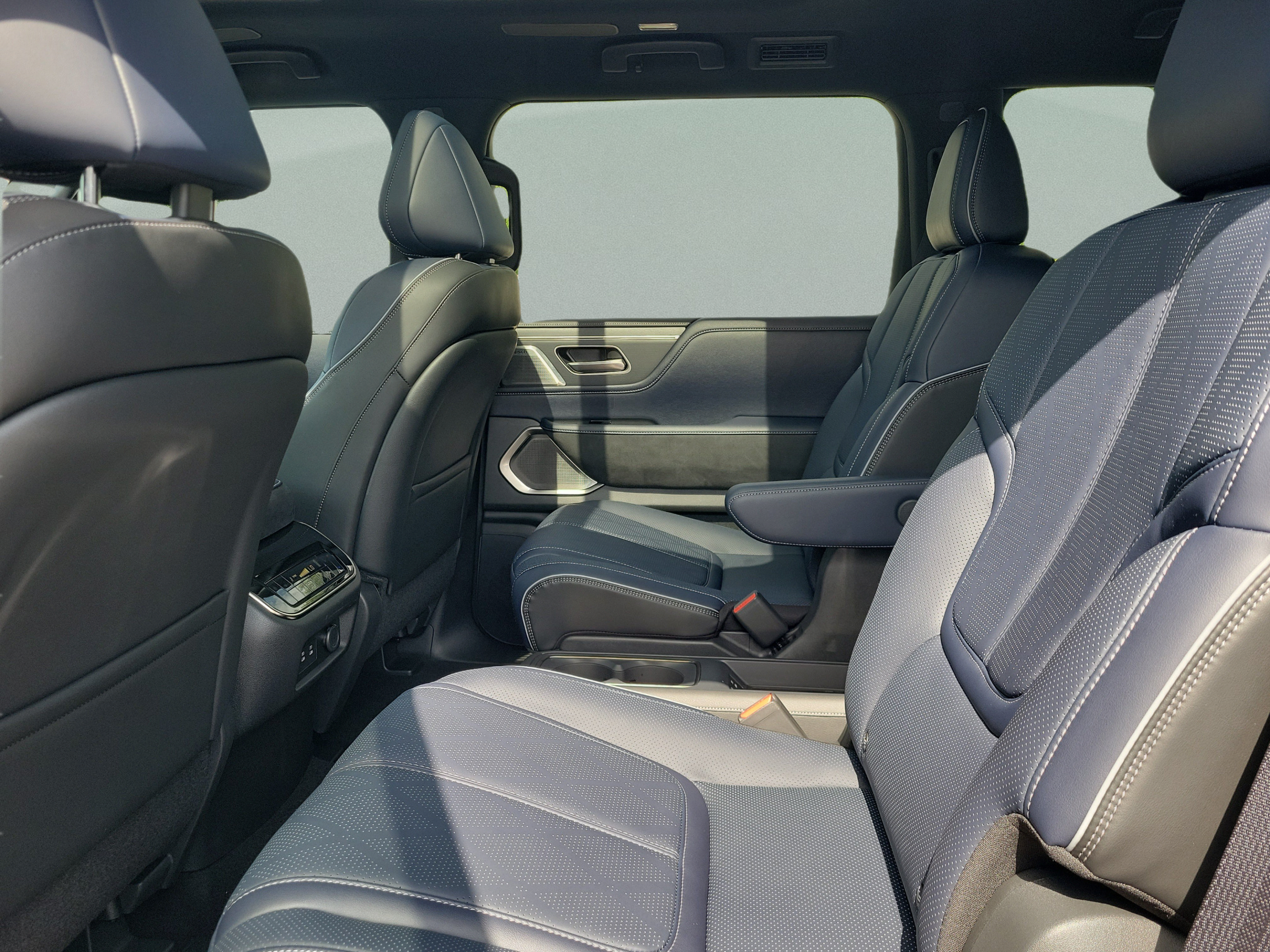 Used 2026 INFINITI QX80 4WD w/ Sport Exterior Package image 40