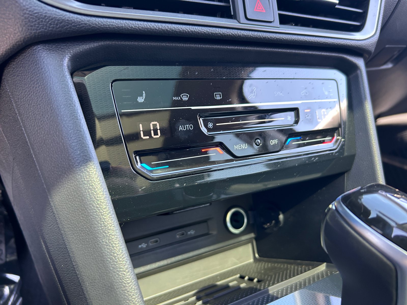 New 2026 Volkswagen Taos SE FWD image 12