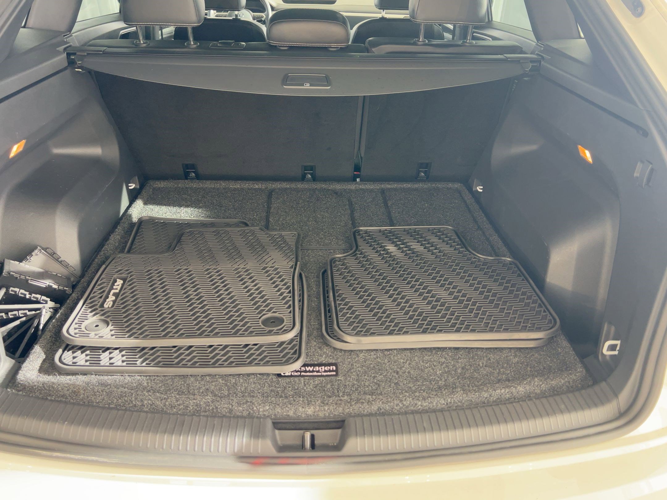 Used 2022 Volkswagen Atlas Cross Sport SEL image 34