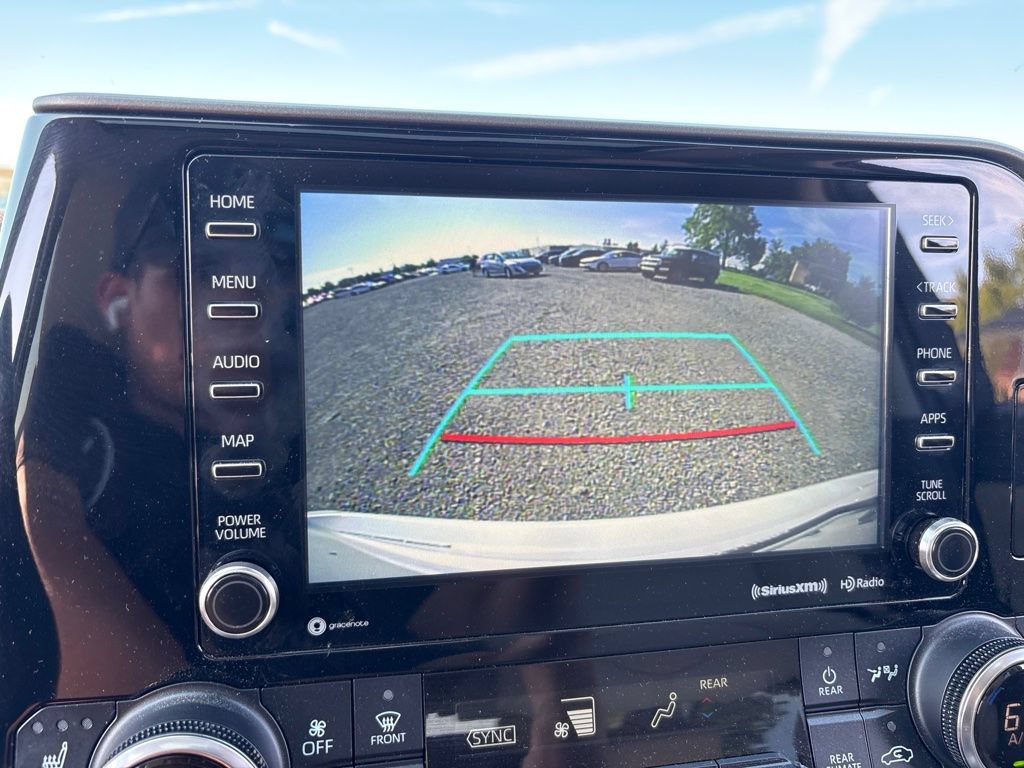 Used 2022 Toyota Highlander XLE AWD/4WD image 24