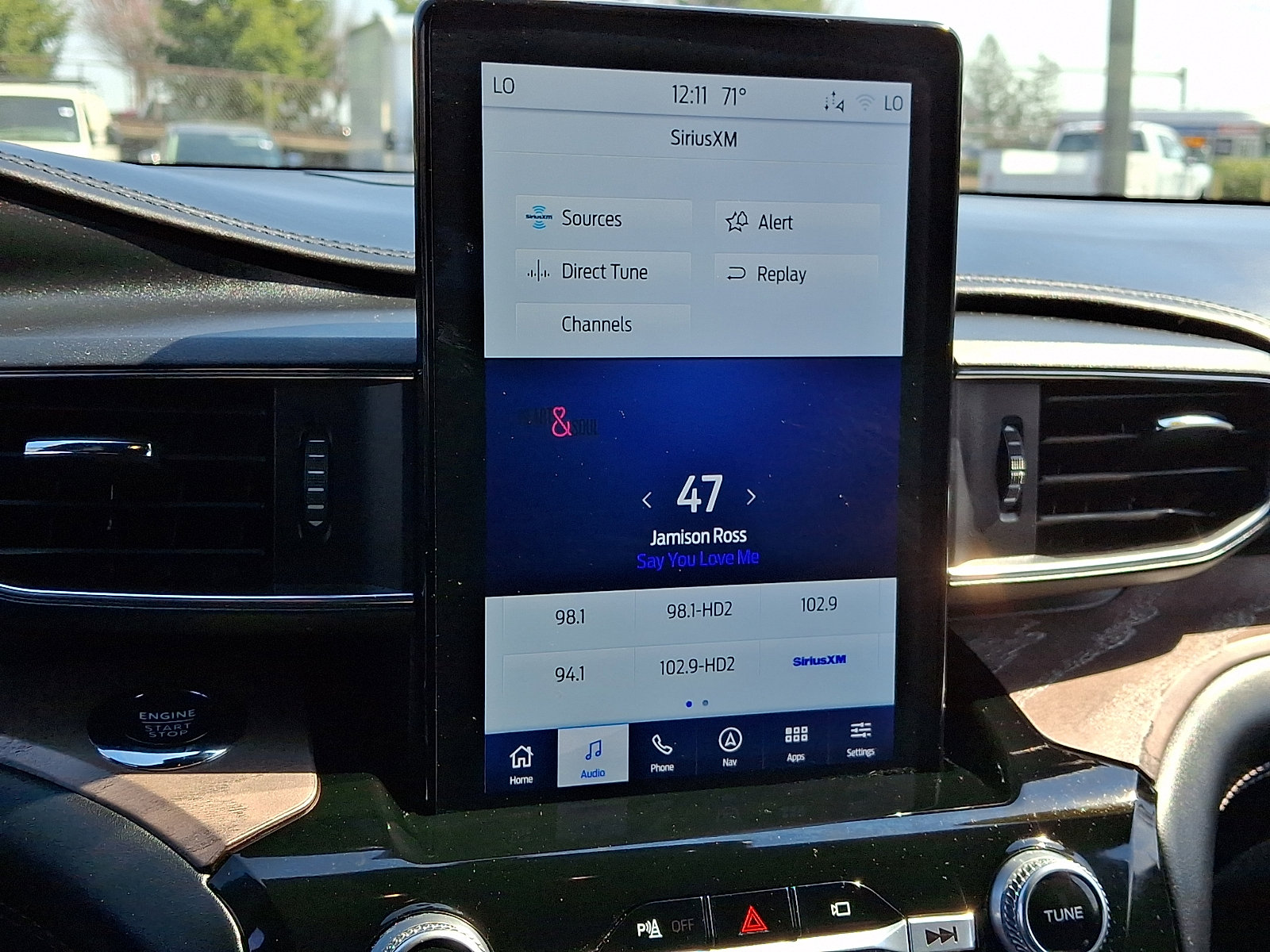 Used 2023 Ford Explorer Platinum w/ Technology Package image 17