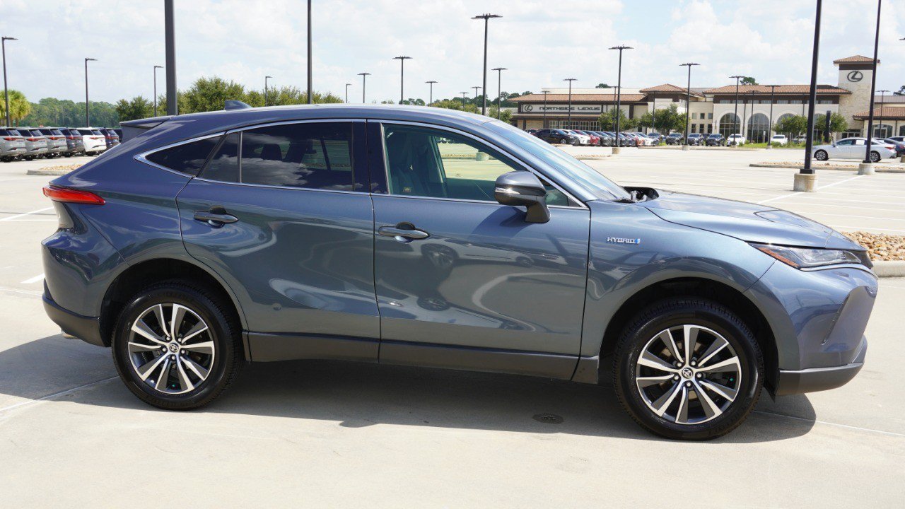 Used 2021 Toyota Venza LE w/ Carpet Mat Package (TMS) AWD/4WD image 4