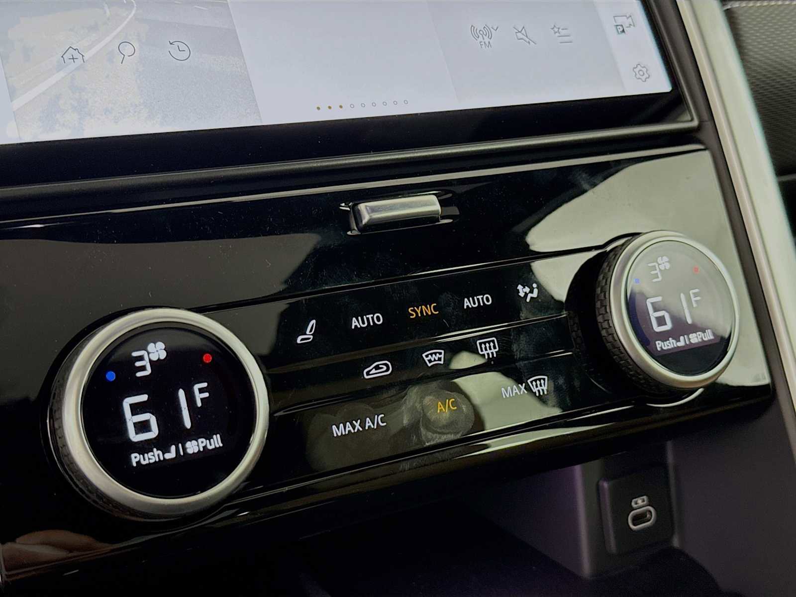 New 2025 Land Rover Discovery Dynamic SE AWD/4WD image 16