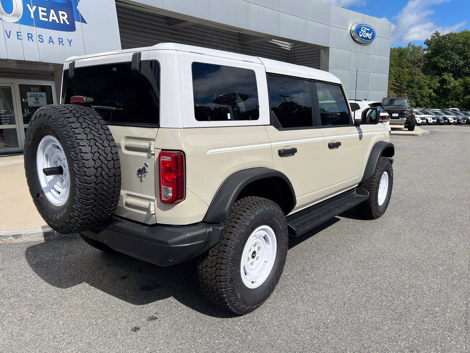 New 2026 Ford Bronco Heritage Edition AWD/4WD image 6
