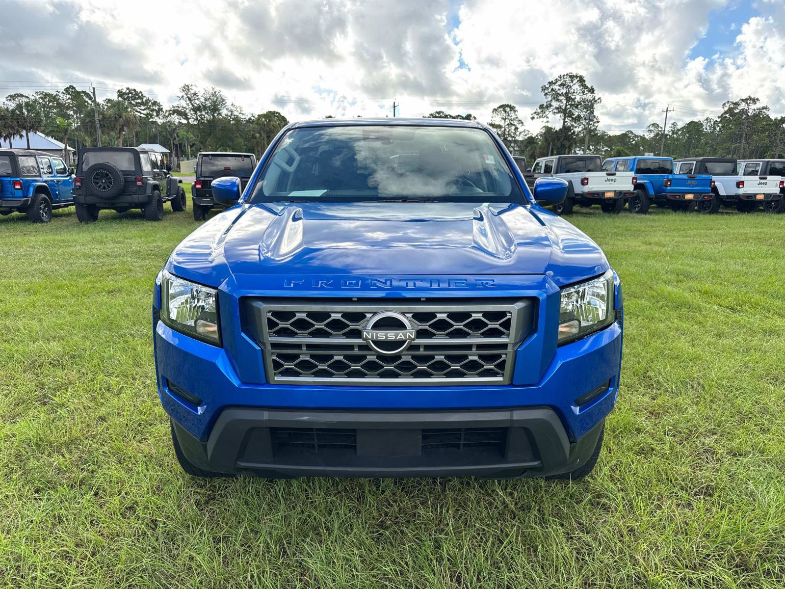 Used 2024 Nissan Frontier SV w/ Technology Package image 8