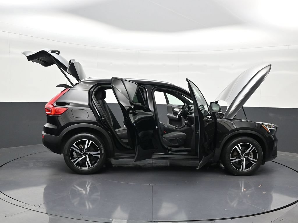 Used 2023 Volvo XC40 B4 Core FWD image 35