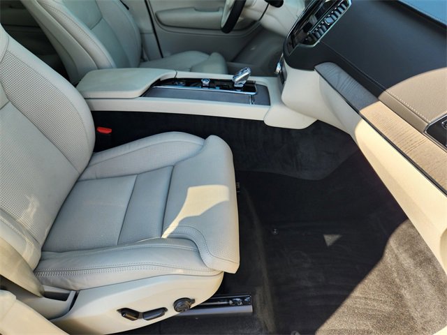 Certified 2025 Volvo XC90 T8 Ultra w/ Protection Package Premier image 16