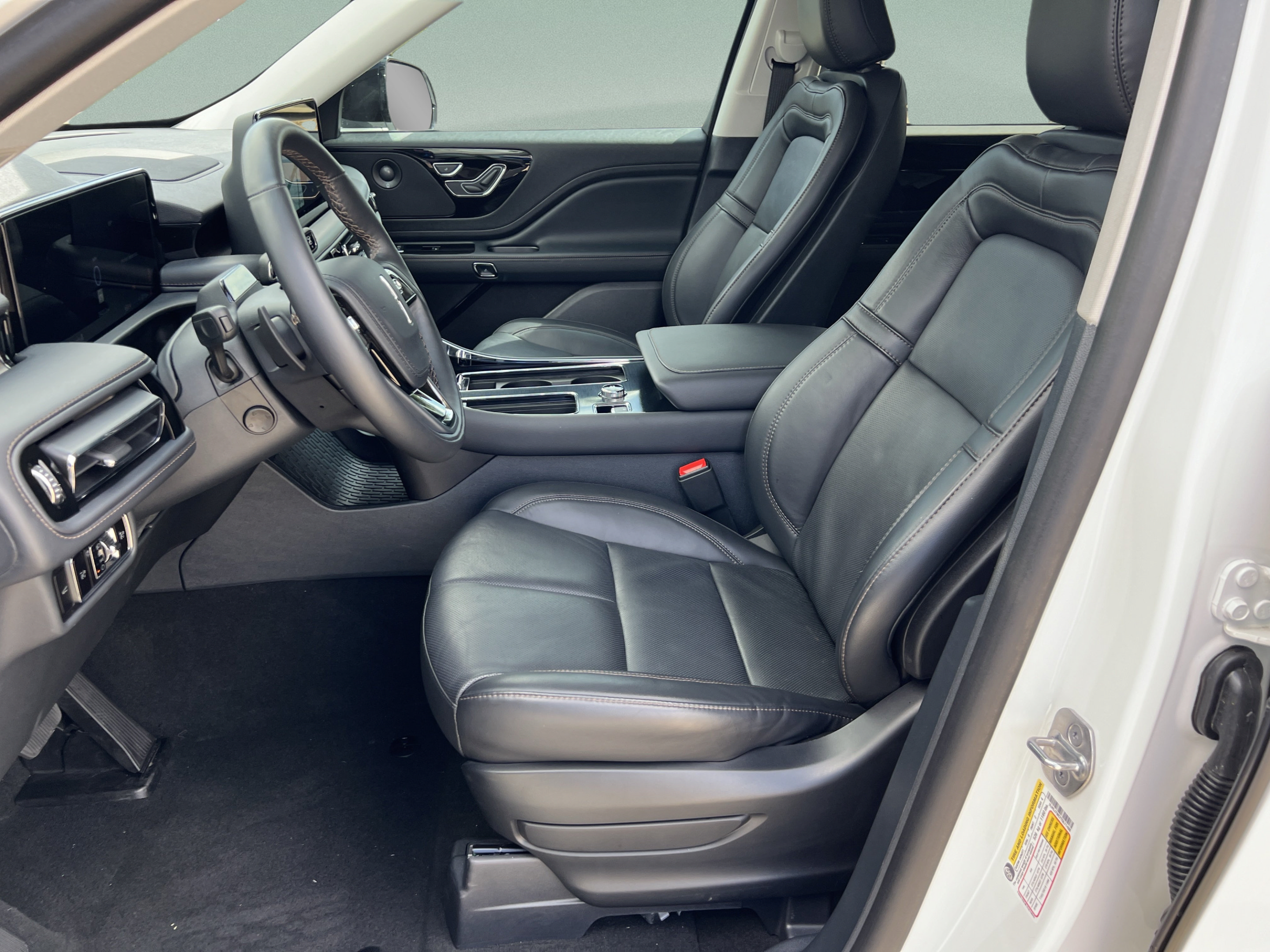 New 2026 Lincoln Aviator Reserve w/ Jet Appearance Package RWD image 14