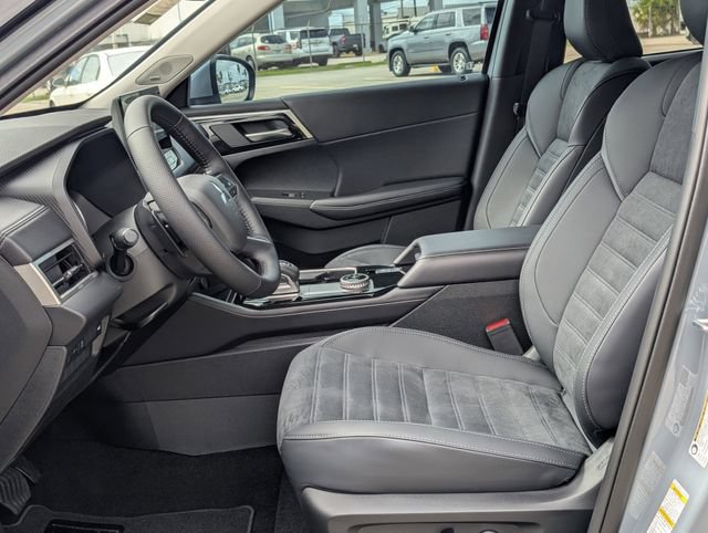 New 2026 Mitsubishi Outlander SE FWD image 13