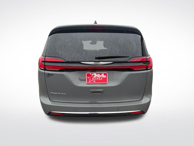Used 2023 Chrysler Pacifica Touring-L FWD image 8