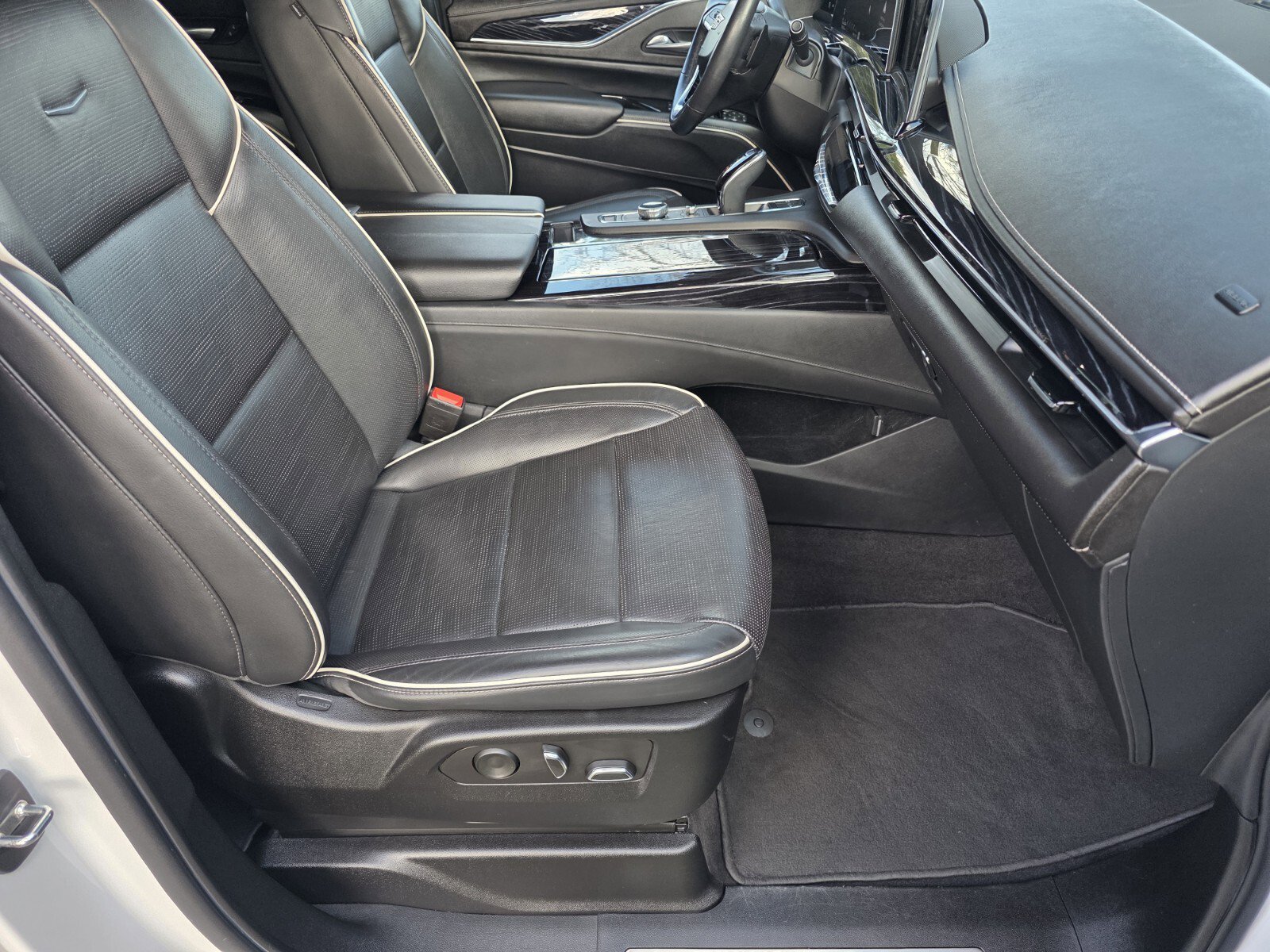 Used 2023 Cadillac Escalade Sport w/ Touring Package image 3