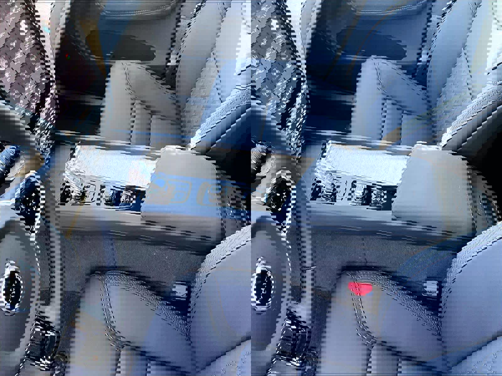 Used 2026 Volvo XC60 T8 Plus w/ Climate Package image 20