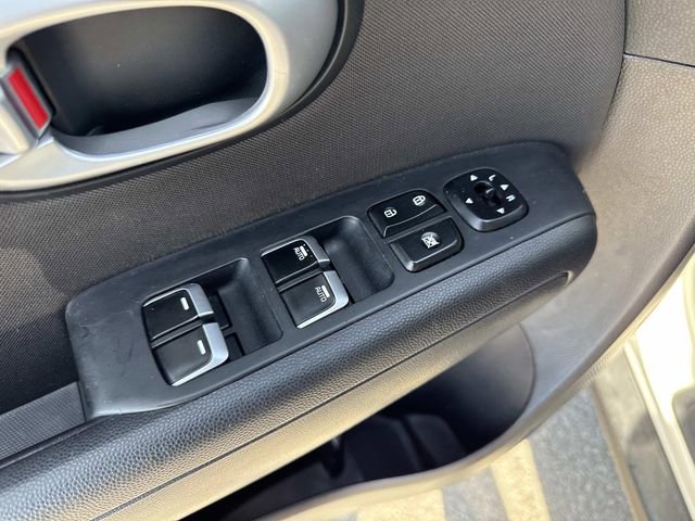 Used 2018 Kia Soul + image 11