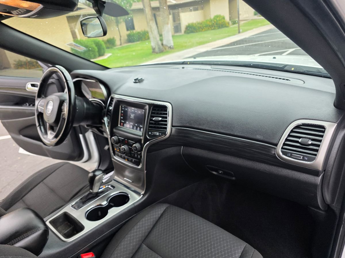 Used 2020 Jeep Grand Cherokee Laredo image 22
