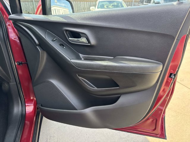 Used 2019 Chevrolet Trax LT w/ LT Convenience Package FWD image 13