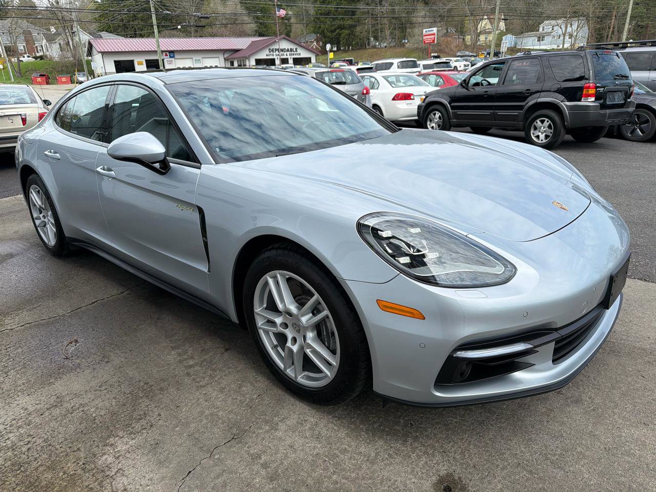Used 2018 Porsche Panamera 4 AWD/4WD image 3