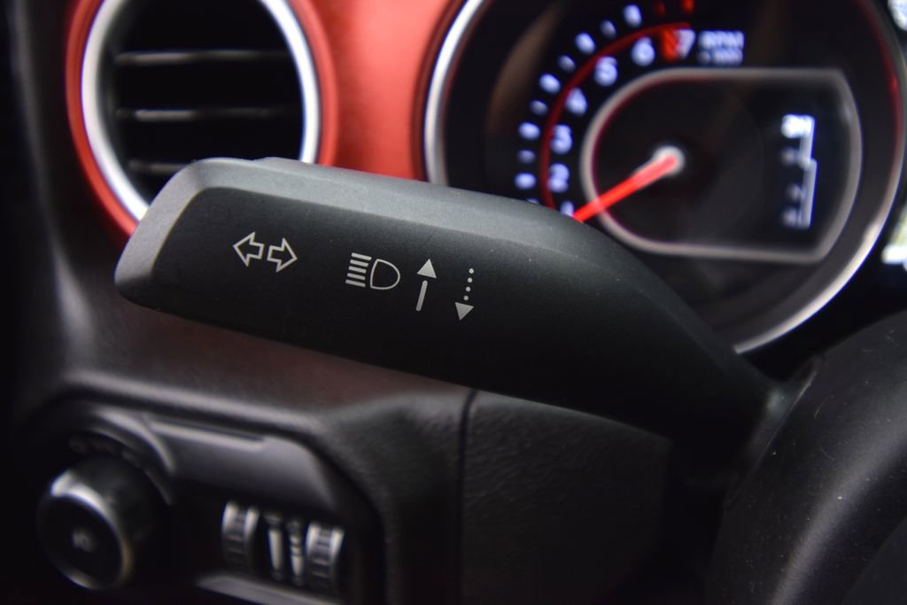 Used 2018 Jeep Wrangler Unlimited Rubicon image 35