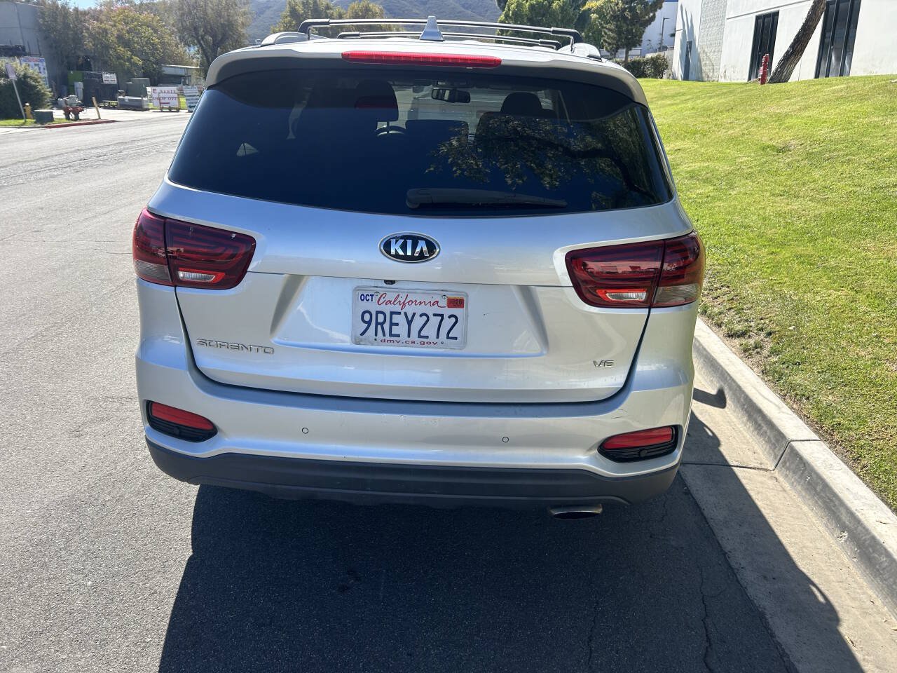 Used 2019 Kia Sorento FWD V6 w/ LX V6 Convenience Package image 4