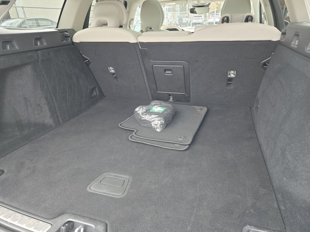 Certified 2024 Volvo V60 B5 Cross Country Plus image 8