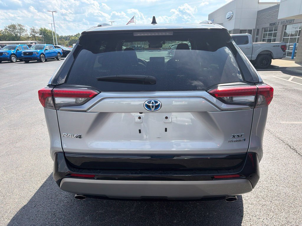 Used 2022 Toyota RAV4 XSE AWD/4WD image 3