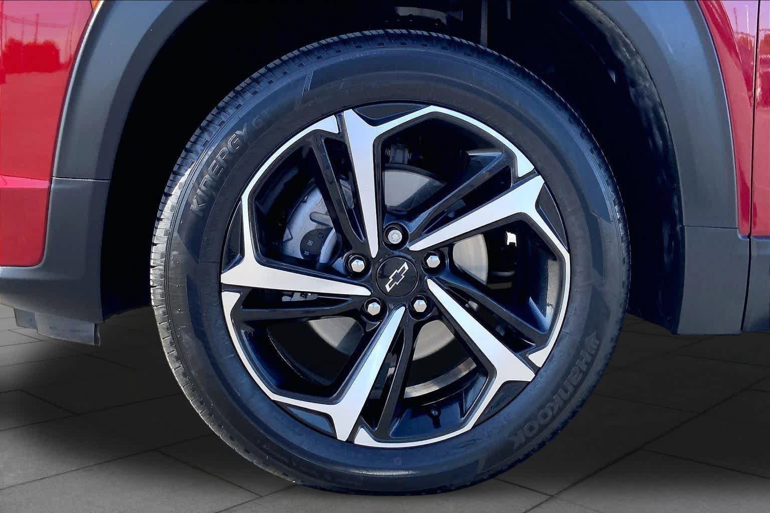 Used 2022 Chevrolet TrailBlazer RS w/ Sun and Liftgate Package AWD/4WD image 10