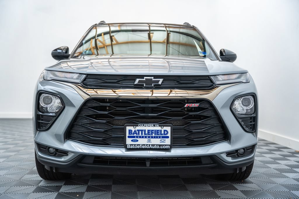 Used 2023 Chevrolet TrailBlazer RS w/ Sun and Liftgate Package FWD image 2