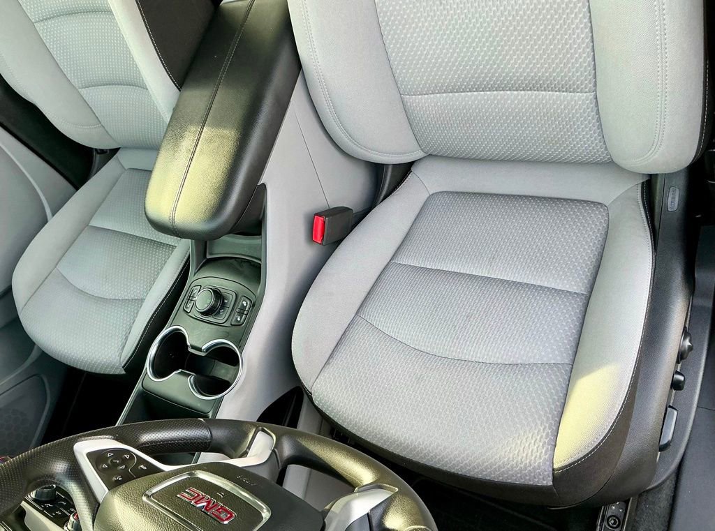 Used 2024 GMC Terrain SLE w/ Driver Convenience Package image 40