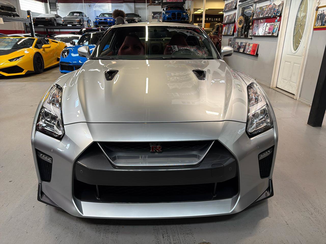 Used 2018 Nissan GT-R Premium w/ Premium Interior Package AWD/4WD image 2