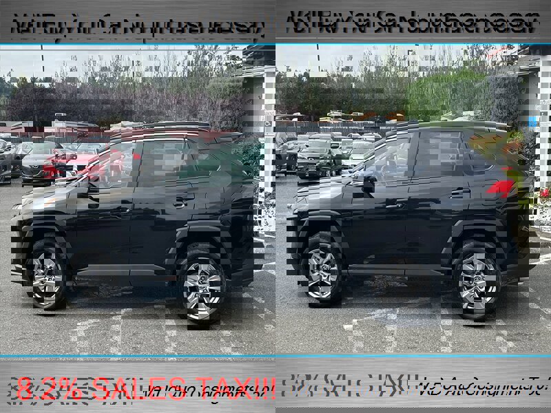 Used 2023 Toyota RAV4 XLE image 3
